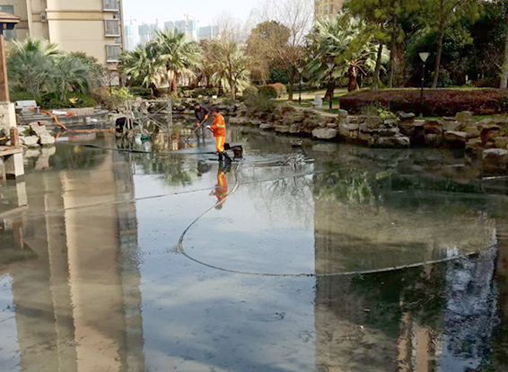 中沙景观池淤泥清理