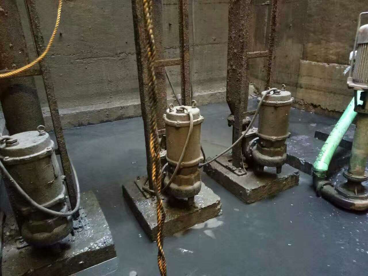 中沙污水池清理