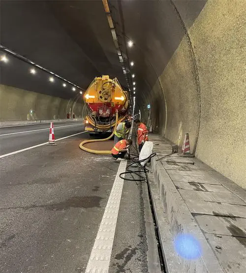 中沙隧道排水渠清淤